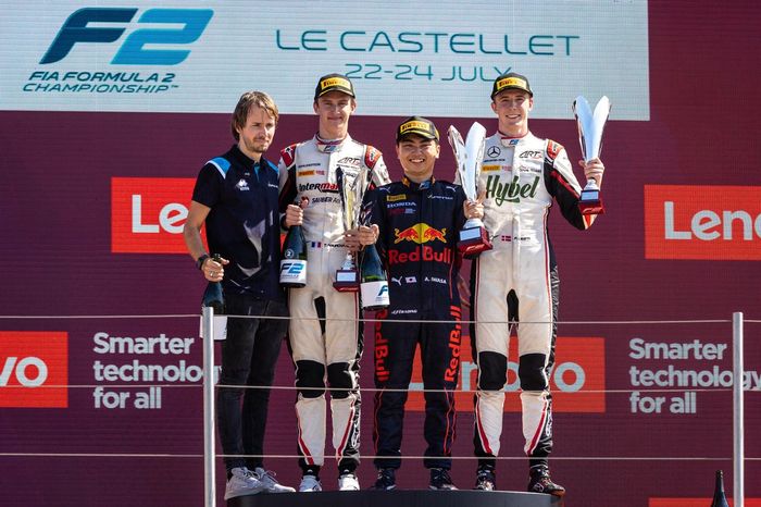 Podio: Ganador de la carrera Ayumu Iwasa, Dams, segundo lugar Theo Pourchaire, ART Grand Prix, tercer lugar Frederik Vesti, ART Grand Prix