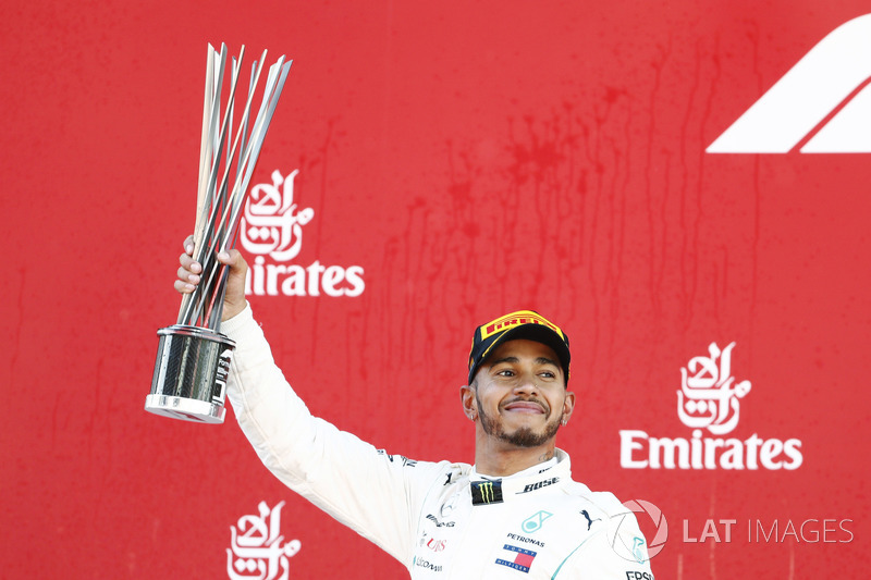 Lewis Hamilton, Mercedes AMG F1, merayakan di podium