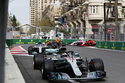 Льюис Хэмилтон и Валттери Боттас, Mercedes AMG F1 W09, Даниэль Риккардо и Макс Ферстаппен, Red Bull Racing RB14, Кими Райкконен, Ferrari SF71H, и Эстебан Окон, Sahara Force India F1 VJM11