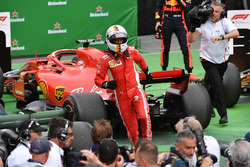 Winnaar Sebastian Vettel, Ferrari viert in parc ferme