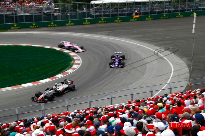 Kevin Magnussen, Haas F1 Team VF-18, Pierre Gasly, Toro Rosso STR13 y Sergio Perez, Force India