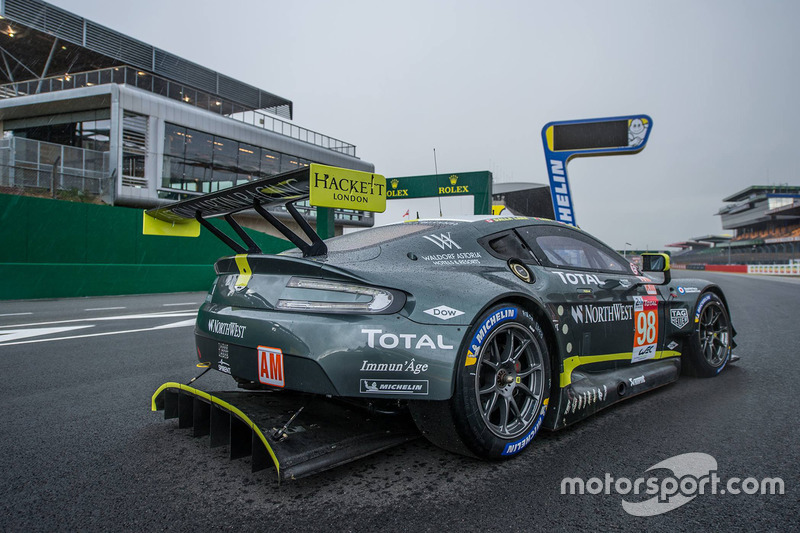 #98 Aston Martin Racing Aston Martin Vantage: Пол далла Лана, Педро Ламі, Матіас Лауда