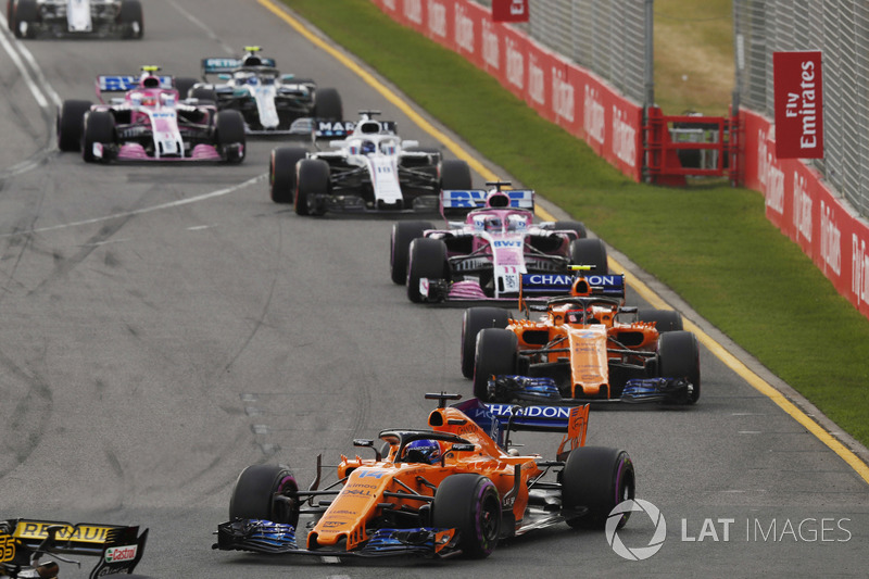 Fernando Alonso, McLaren MCL33 Renault, leads Stoffel Vandoorne, McLaren MCL33 Renault, Sergio Perez