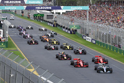 Lewis Hamilton, Mercedes-AMG F1 W09 EQ Power+ leidt na de start