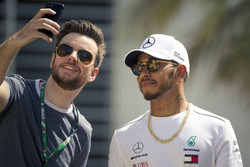 Lewis Hamilton, Mercedes-AMG F1 fans selfie