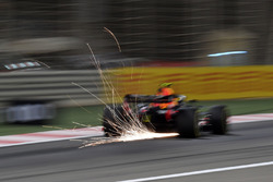 Max Verstappen, Red Bull Racing RB14 sparks