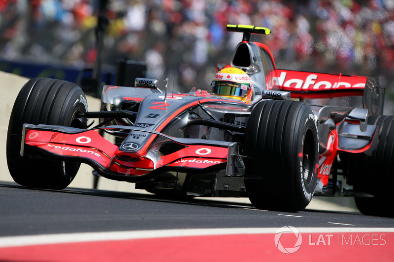 2007: McLaren MP4-22 Mercedes (восемь побед, «шпионский скандал» и лишение всех очков)