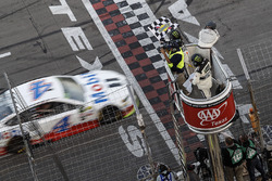 Kevin Harvick, Stewart-Haas Racing Ford takes the checkered flag
