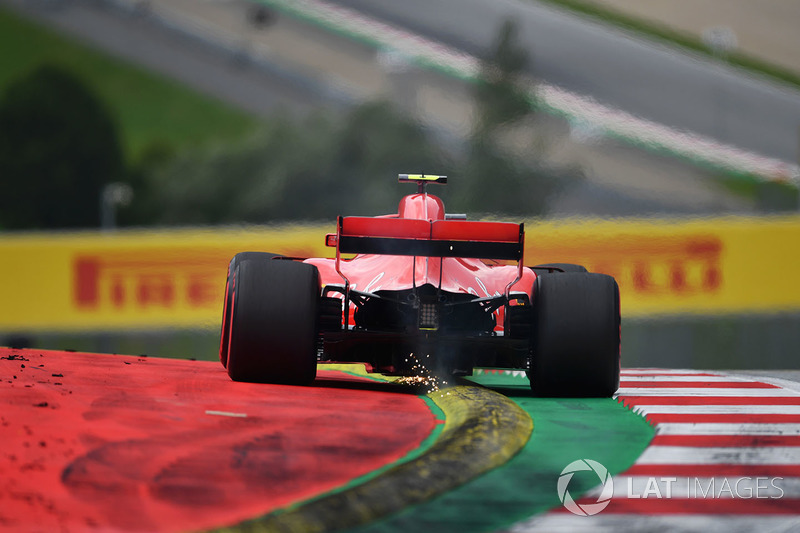 Kimi Raikkonen, Ferrari SF71H and sparks