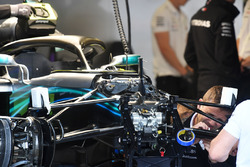 Mercedes-AMG F1 W09 front suspension detail