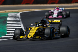 Nico Hulkenberg, Renault Sport F1 Team R.S. 18, leads Esteban Ocon, Force India VJM11