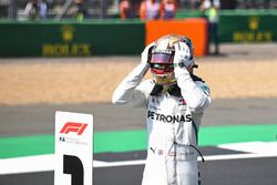 Lewis Hamilton, Mercedes-AMG F1 celebra al ganar la pole position en parc ferme