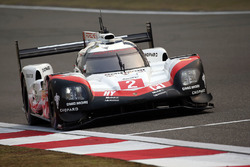 #2 Porsche Team Porsche 919 Hybrid: Timo Bernhard, Earl Bamber, Brendon Hartley