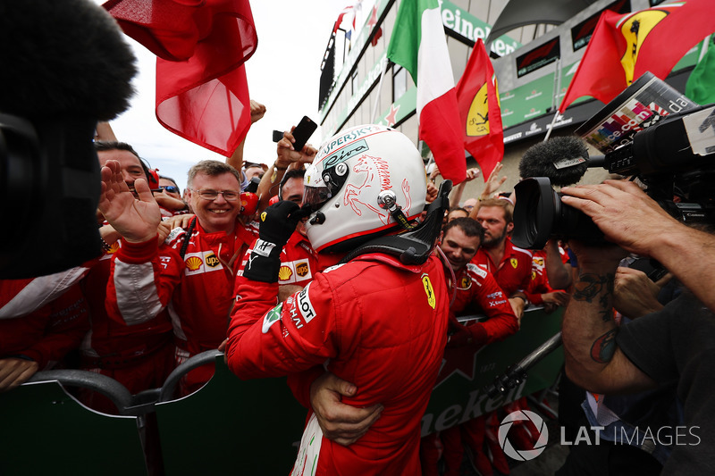 Yarış galibi Sebastian Vettel, Ferrari, parc ferme