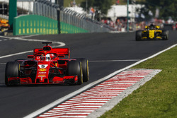 Sebastian Vettel, Ferrari SF71H, voor Nico Hulkenberg, Renault Sport F1 Team R.S. 18