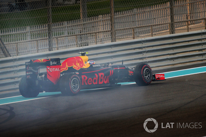 Макс Ферстаппен, Red Bull Racing RB12, розвернувся на старті