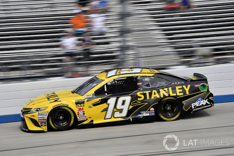 Daniel Suarez, Joe Gibbs Racing, Toyota Camry STANLEY