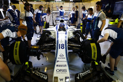 Mechanics working on the car of Lance Stroll Williams FW40