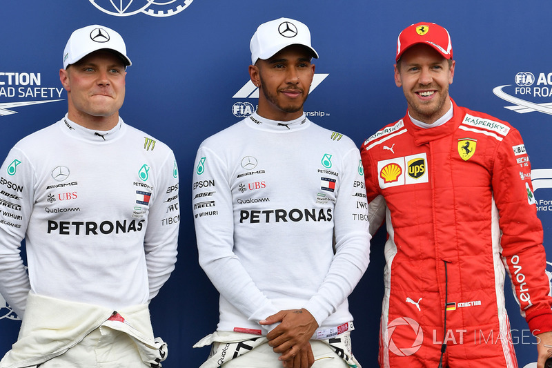 Ganador de la pole Lewis Hamilton, Mercedes AMG F1, segundo lugar Valtteri Bottas, Mercedes AMG F1, tercer puesto Sebastian Vettel, Ferrari