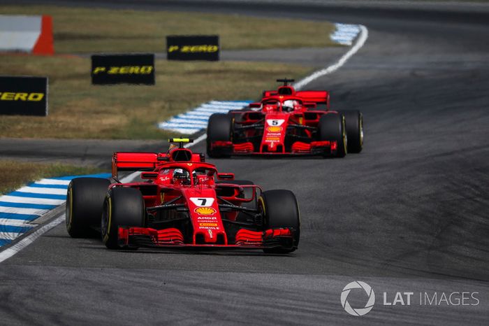 Kimi Raikkonen, Ferrari SF71H delante de Sebastian Vettel, Ferrari SF71H