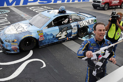 1. Kevin Harvick, Stewart-Haas Racing, Ford Fusion Busch Beer