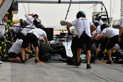 Arrêt au stand pour Valtteri Bottas, Mercedes-AMG F1 W09 EQ Power+