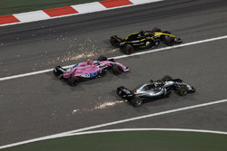Lewis Hamilton, Mercedes-AMG F1 W09 EQ Power+, Esteban Ocon, Force India VJM11 and Nico Hulkenberg,