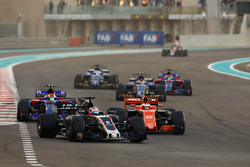 Romain Grosjean, Haas F1 Team VF-17, Stoffel Vandoorne, McLaren MCL32, Pierre Gasly, Scuderia Toro R