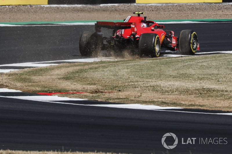 Kimi Raikkonen, Ferrari SF71H fait un tête à queue