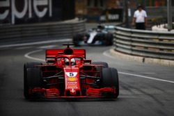Sebastian Vettel, Ferrari SF71H, Lewis Hamilton, Mercedes AMG F1 W09