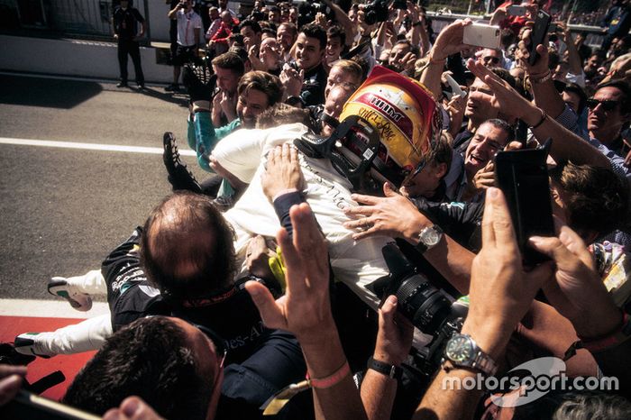 Ganador de la carrera Lewis Hamilton, Mercedes-Benz F1