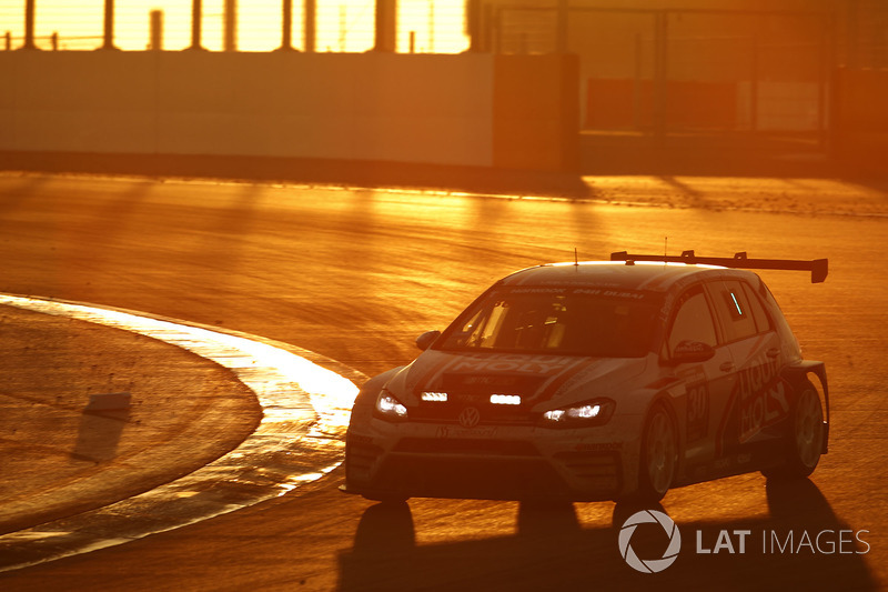 #130 Liqui Moly Team Engstler Volkswagen Golf GTi TCR: Luca Engstler, Florian Thoma, Benjamin Leucht