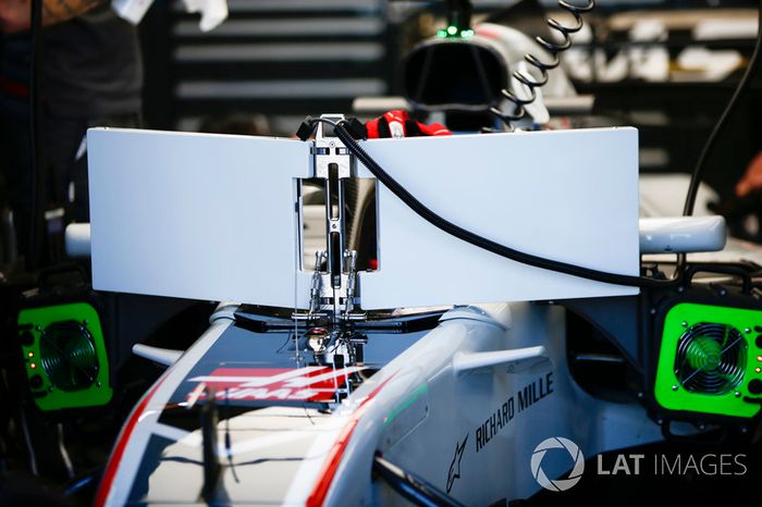 Romain Grosjean, Haas F1 Team VF-18 Ferrari, con las pantallas y la visión no tan amigable del Halo