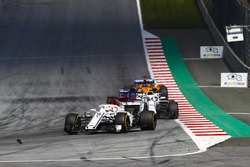 Marcus Ericsson, Sauber C37, Sergey Sirotkin, Williams FW41, Fernando Alonso, McLaren MCL33, as they approach some debris