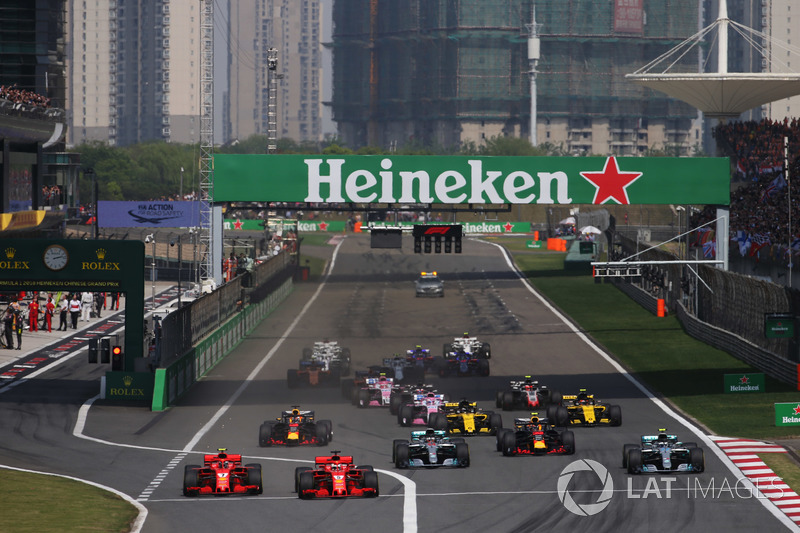 Start zum GP China 2018 in Shanghai: Sebastian Vettel, Ferrari SF71H, führt