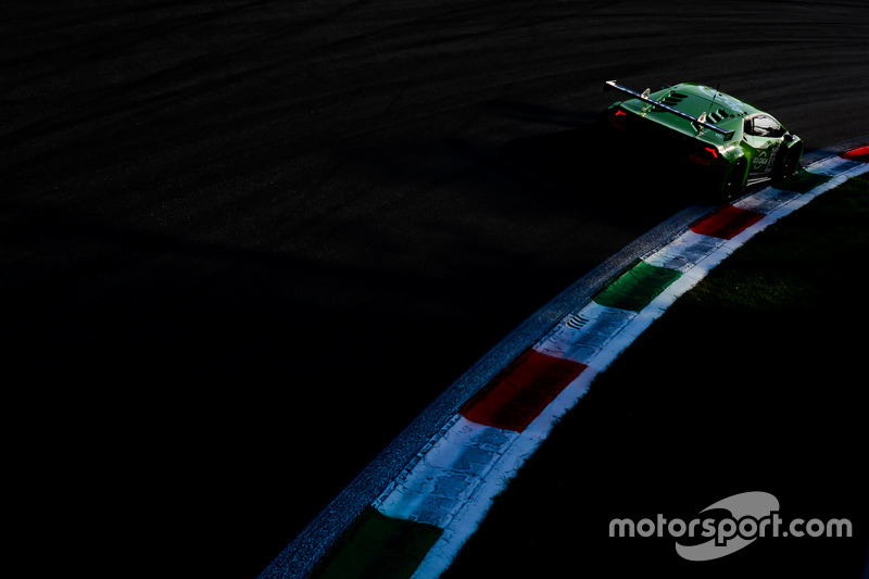 #82 GRT Grasser Racing Team Lamborghini Huracan GT3: Rolf Ineichen, Franck Perera, Phil Keen