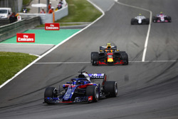 Brendon Hartley, Toro Rosso STR13, Max Verstappen, Red Bull Racing RB14