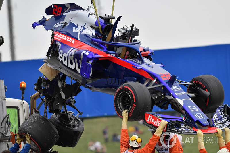 La STR13 de Brendon Hartley, Scuderia Toro Rosso est ramenée après les FP3