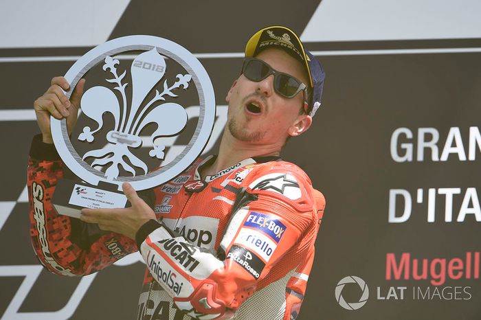 Podio: ganador de la carrera Jorge Lorenzo, equipo de Ducati