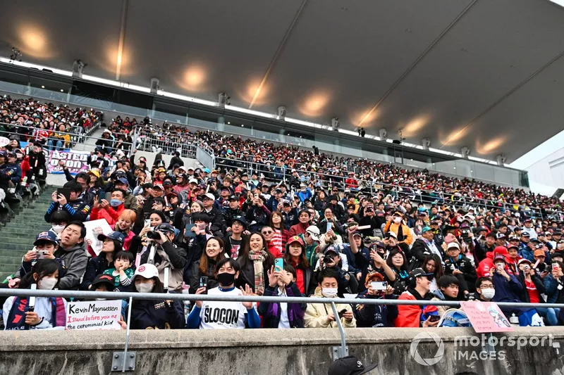 Les fans remplissent une tribune