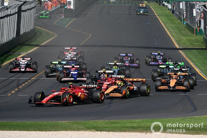Carlos Sainz, Ferrari SF-24 Lando Norris, McLaren MCL38 y Oscar Piastri, McLaren MCL38 