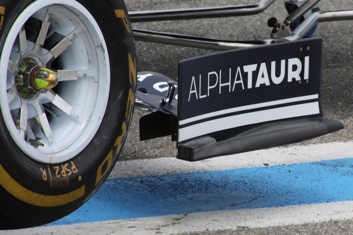 Detalle del endplate delantero del AlphaTauri AT02 