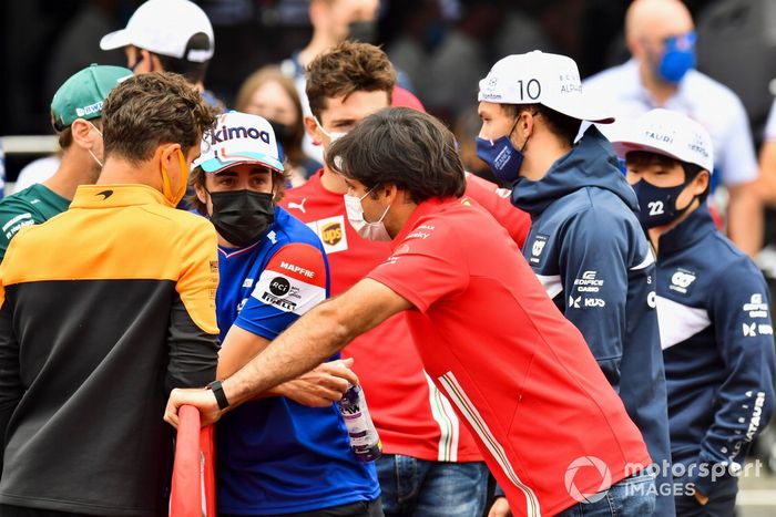 Lando Norris, McLaren, Fernando Alonso, Alpine F1, Carlos Sainz Jr., Ferrari