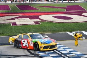 Race winner Kyle Busch, Joe Gibbs Racing, Toyota Supra M&M's