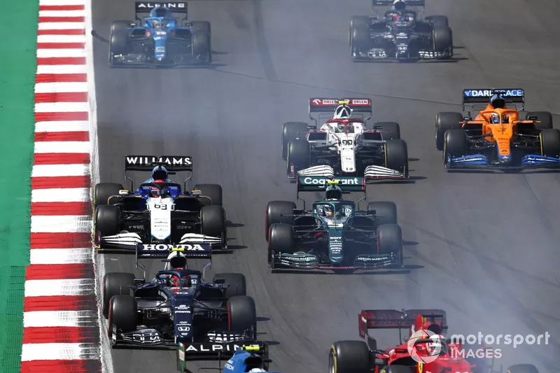 Pierre Gasly, AlphaTauri AT02, Sebastian Vettel, Aston Martin AMR21, George Russell, Williams FW43B, Antonio Giovinazzi, Alfa Romeo Racing C41, Daniel Ricciardo, McLaren MCL35M, e Fernando Alonso, Alpine A521
