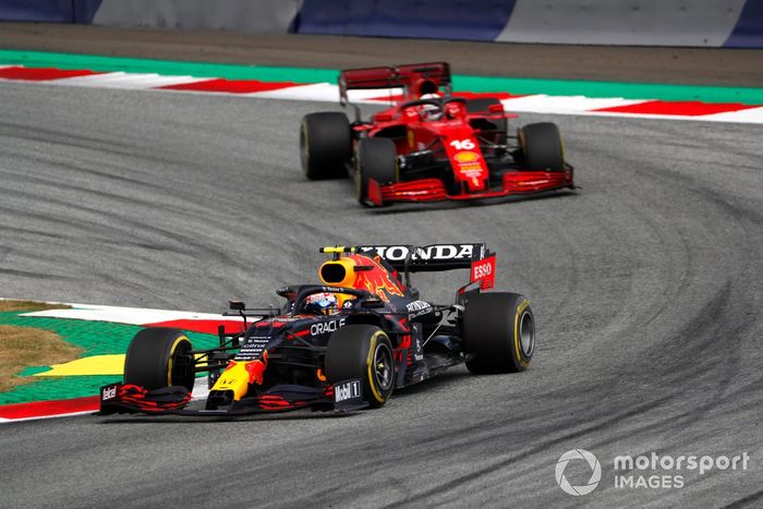 Sergio Perez, Red Bull Racing RB16B, Charles Leclerc, Ferrari SF21