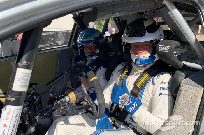 Valtteri Bottas prova la Toyota Yaris WRC