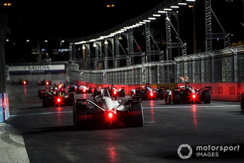 Los coches alineados para la salida