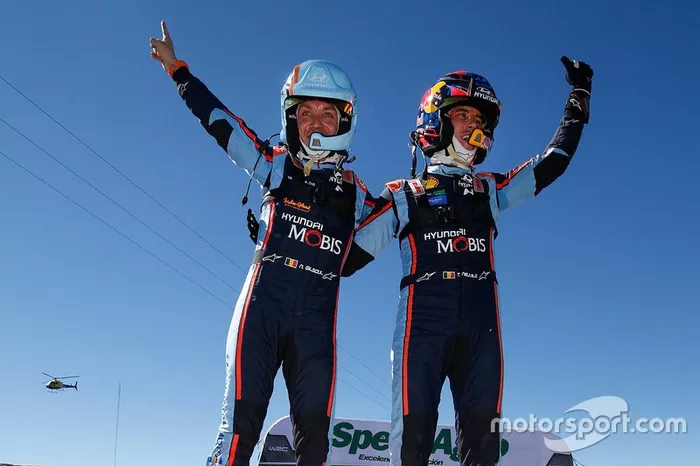 Thierry Neuville, Nicolas Gilsoul, Hyundai Motorsport Hyundai i20 Coupe WRC celebra la victoria
