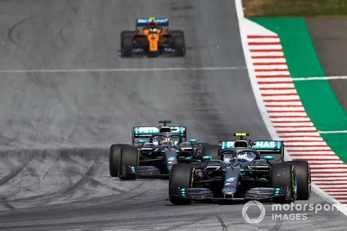 Valtteri Bottas, Mercedes AMG W10, Lewis Hamilton, Mercedes AMG F1 W10 y  Lando Norris, McLaren MCL34